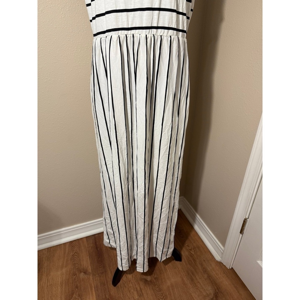 White and Black Stiped Maxi Dress (Hount) - Picture 3 of 4